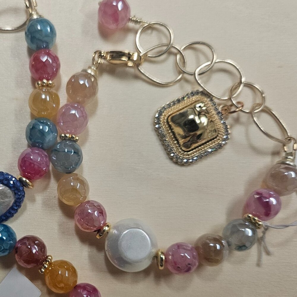 Frosted agate bracelet - white focal